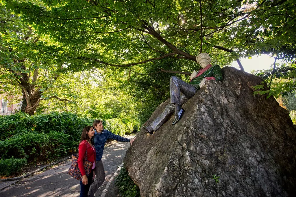 Мемориалът на Оскар Уайлд в парка Merrion Square