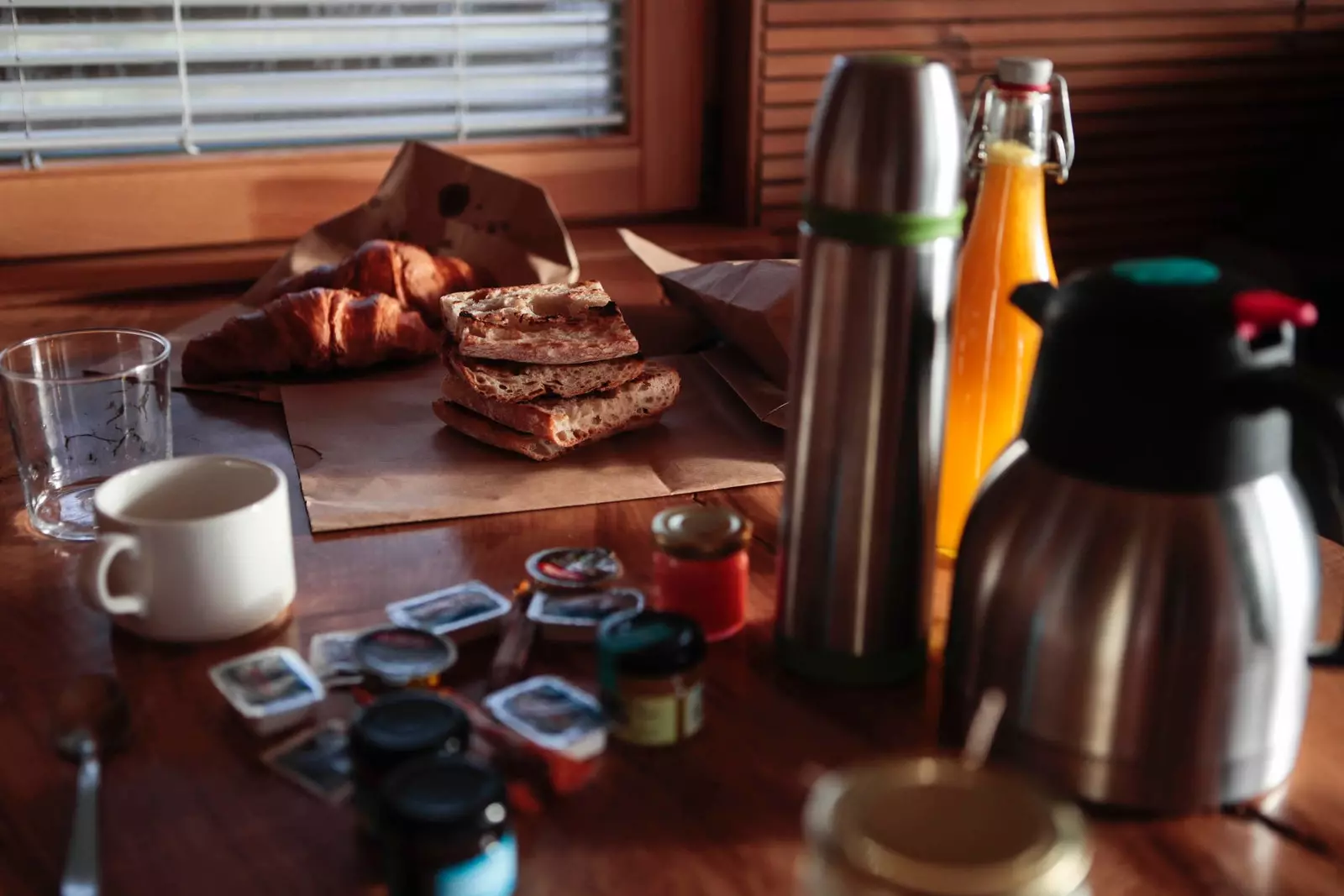 Às 10 horas o café da manhã chegará à sua porta