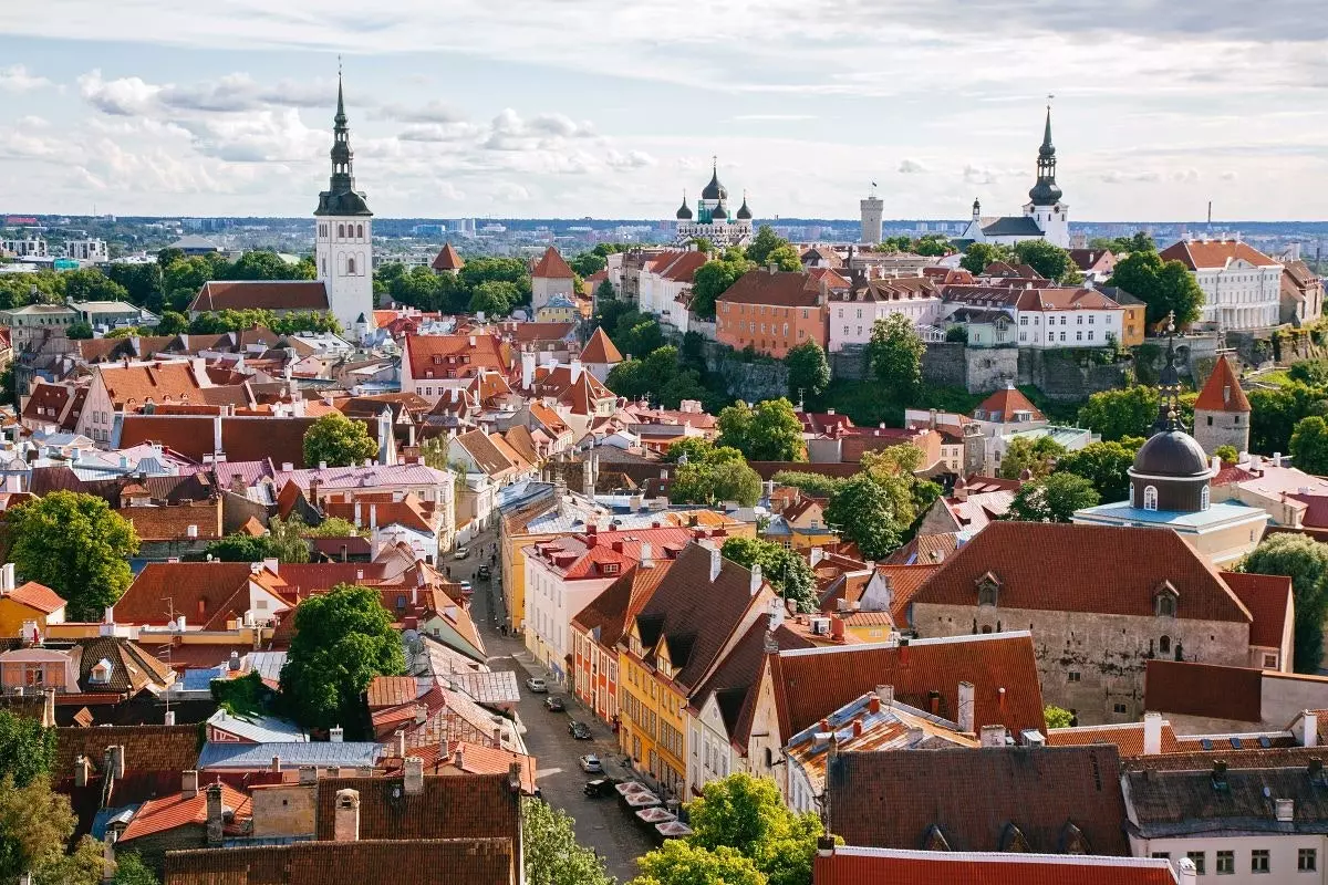 Letecký pohled na Tallinn.