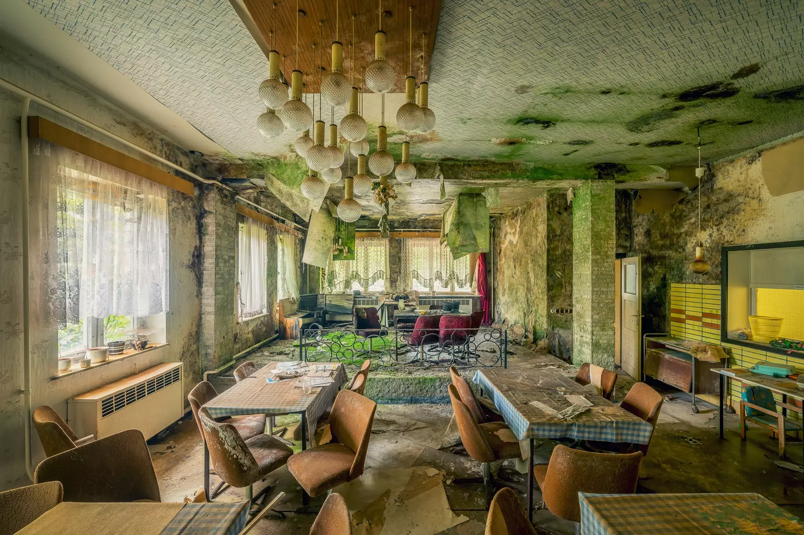 Un vecchio ristorante abbandonato