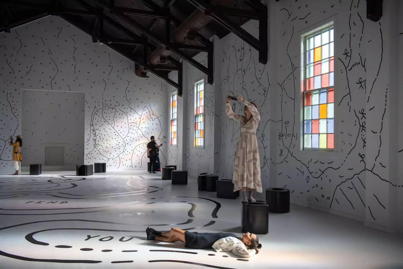 Shantell Martin による The May Room は、ガバナーズ島の熟考と芸術のためのスペースです。