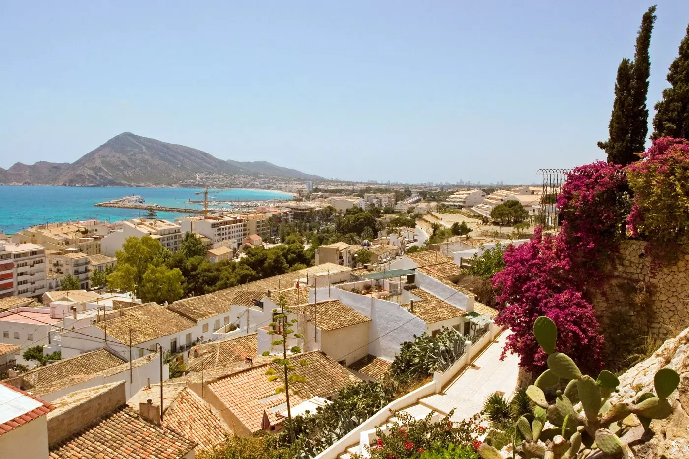 Le teocht an meán de 18º in aghaidh na bliana, is é Altea an getaway a theastaíonn uait an titim seo