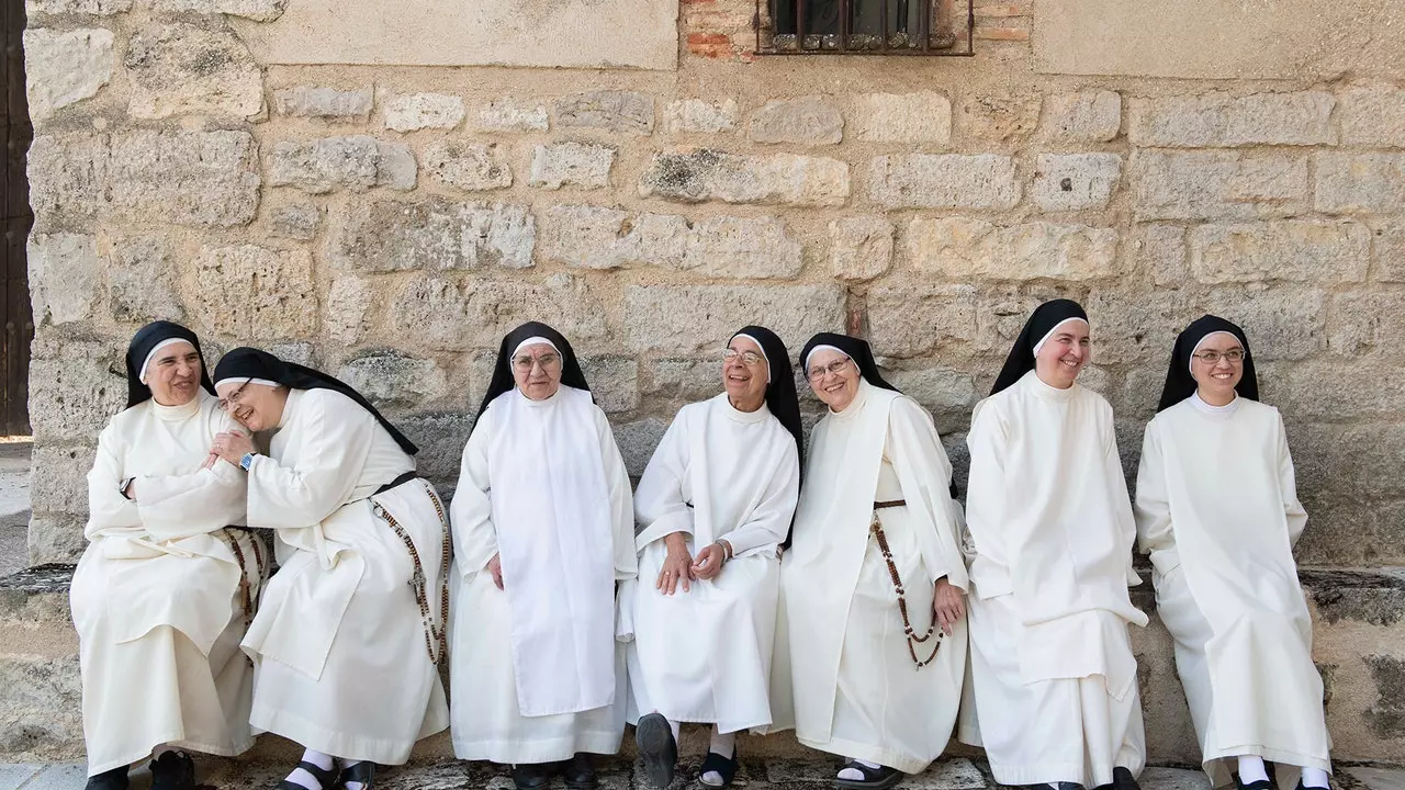 Nekaj samostanskih nun, pekovske slaščice in kako ravnati s tišino v času introspekcije