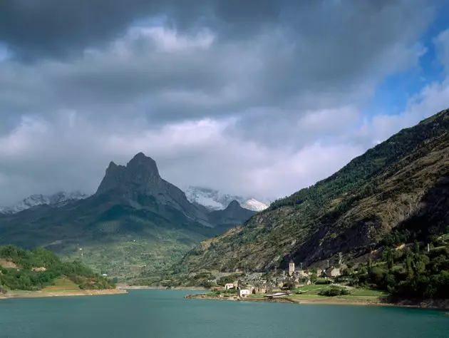 Lanuza se pierde în mijlocul Văii Tenei