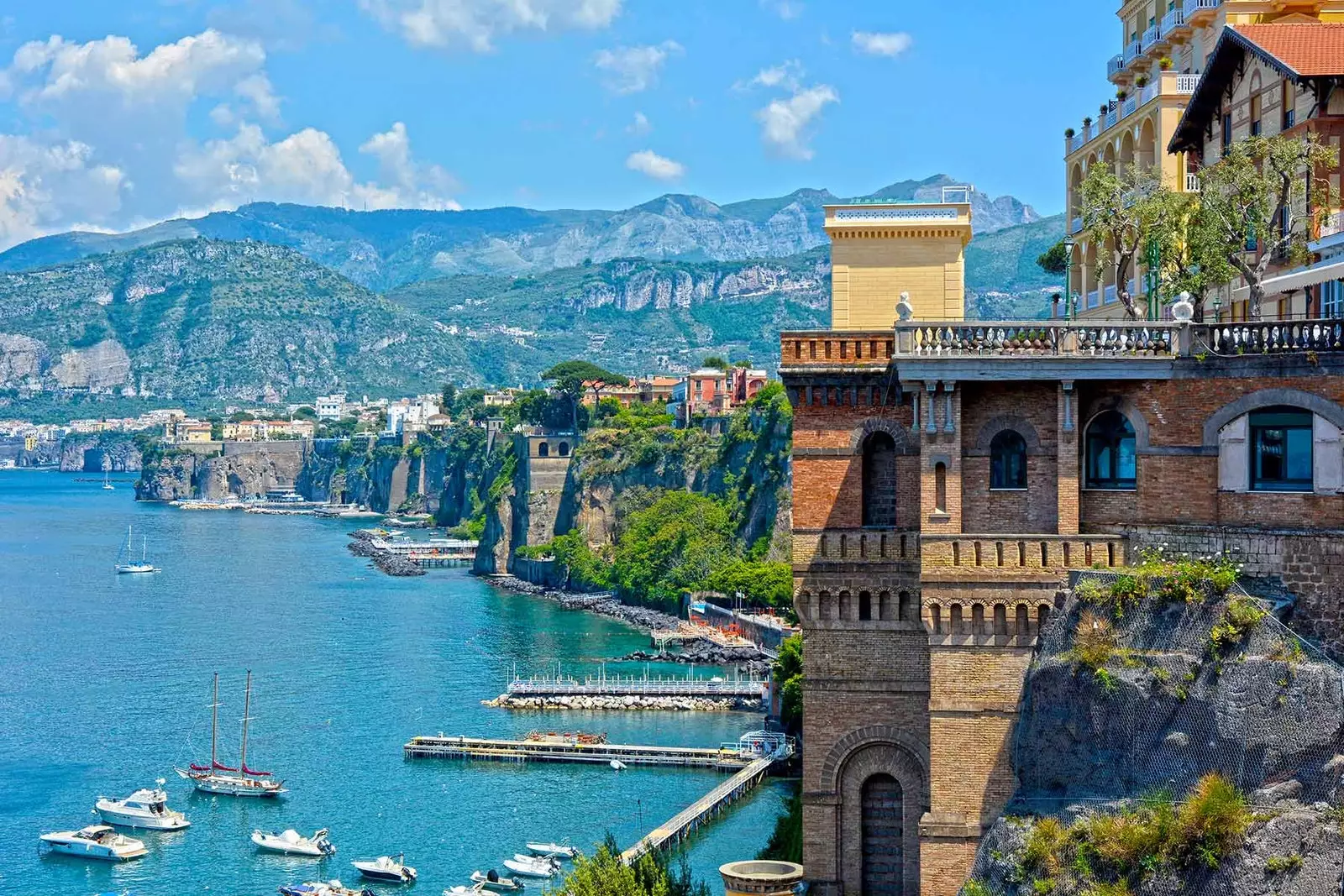 Sorrento poza limoncello