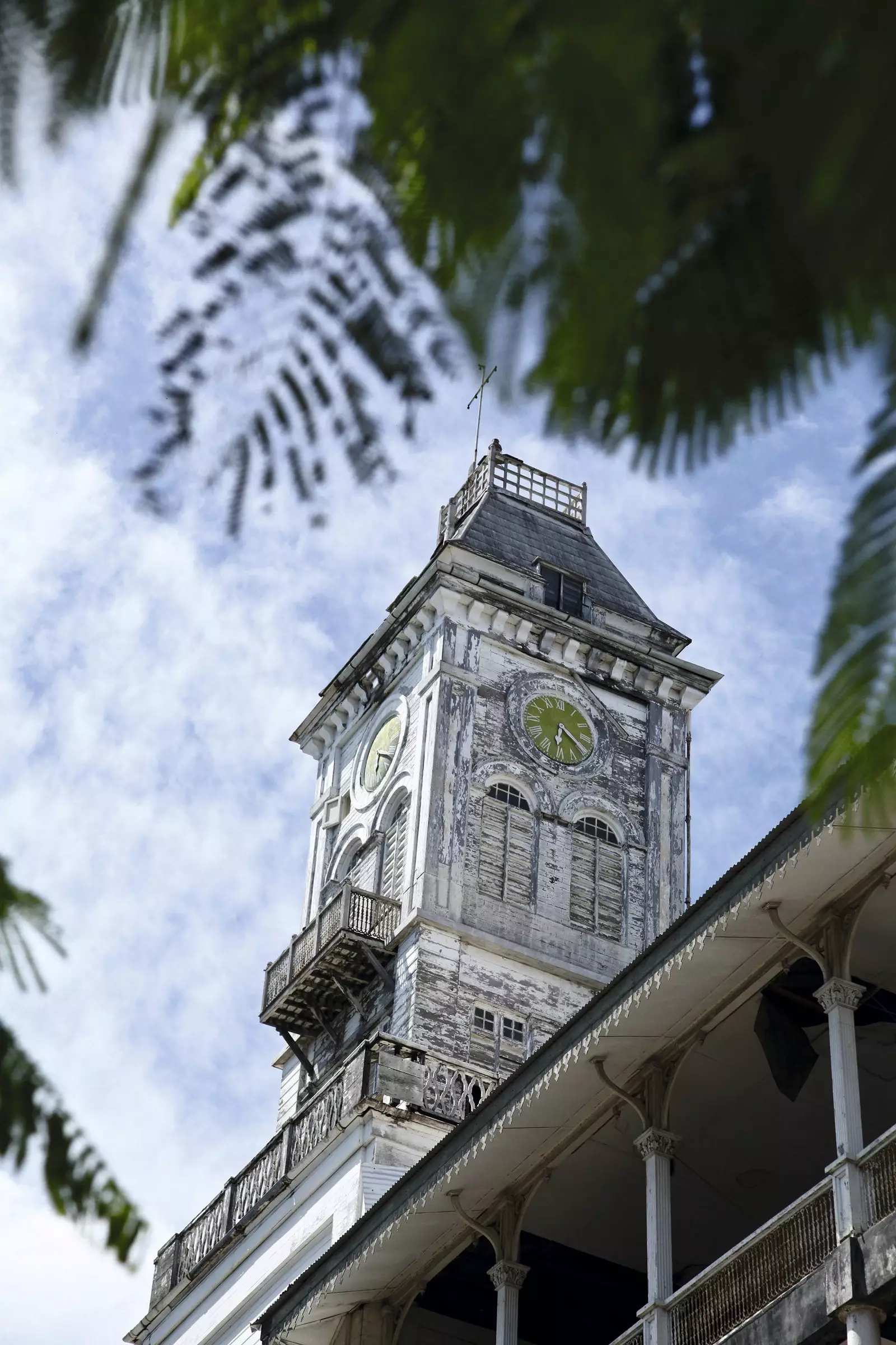 Menara jam House of Wonders