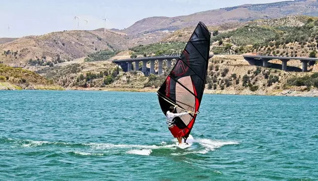 Regler Dam Surfing