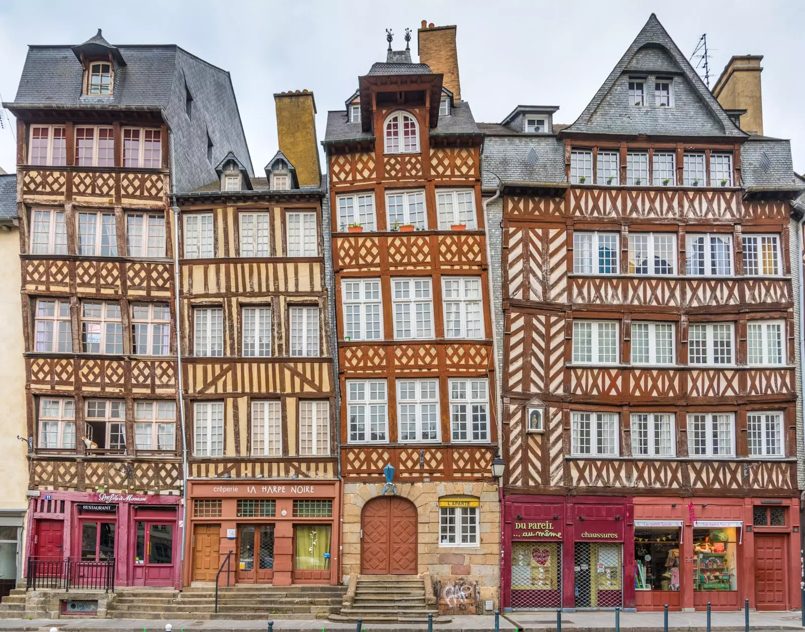 Hrázděné domy ve francouzském městě Rennes.