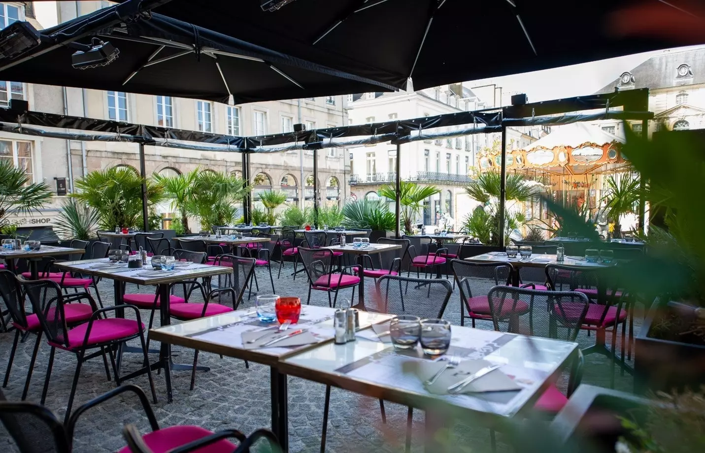 Terasa prefinjene pivovarne Piccadilly na Place de la Mairie Rennes.