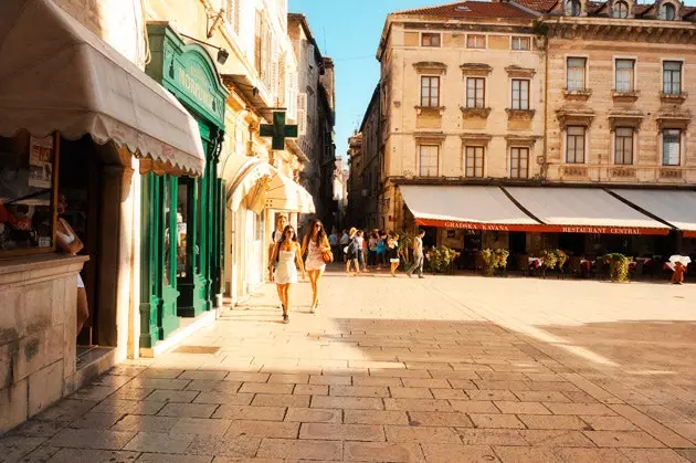 Diokletiano rūmai yra meno traktatas su savo gyvenimu