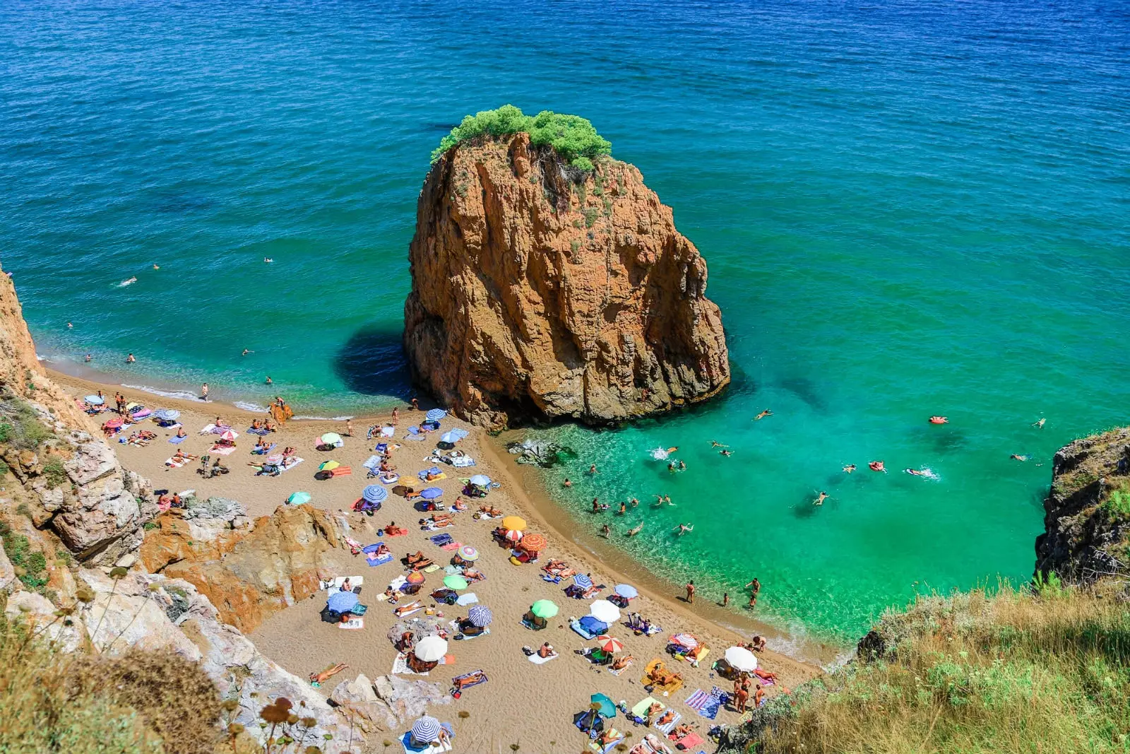 Pulau Merah di Begur.