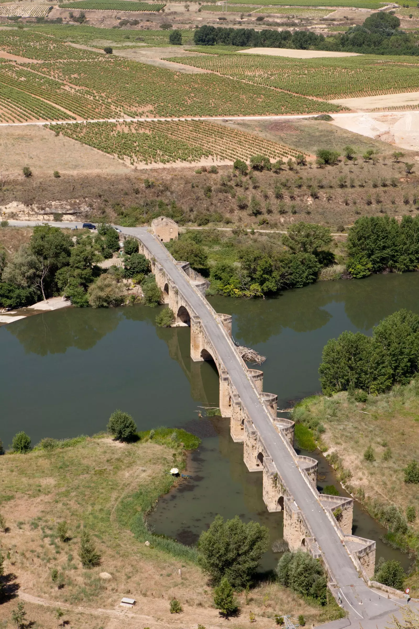 Ura e madhe që arrin në San Vicente de la Sonsierra