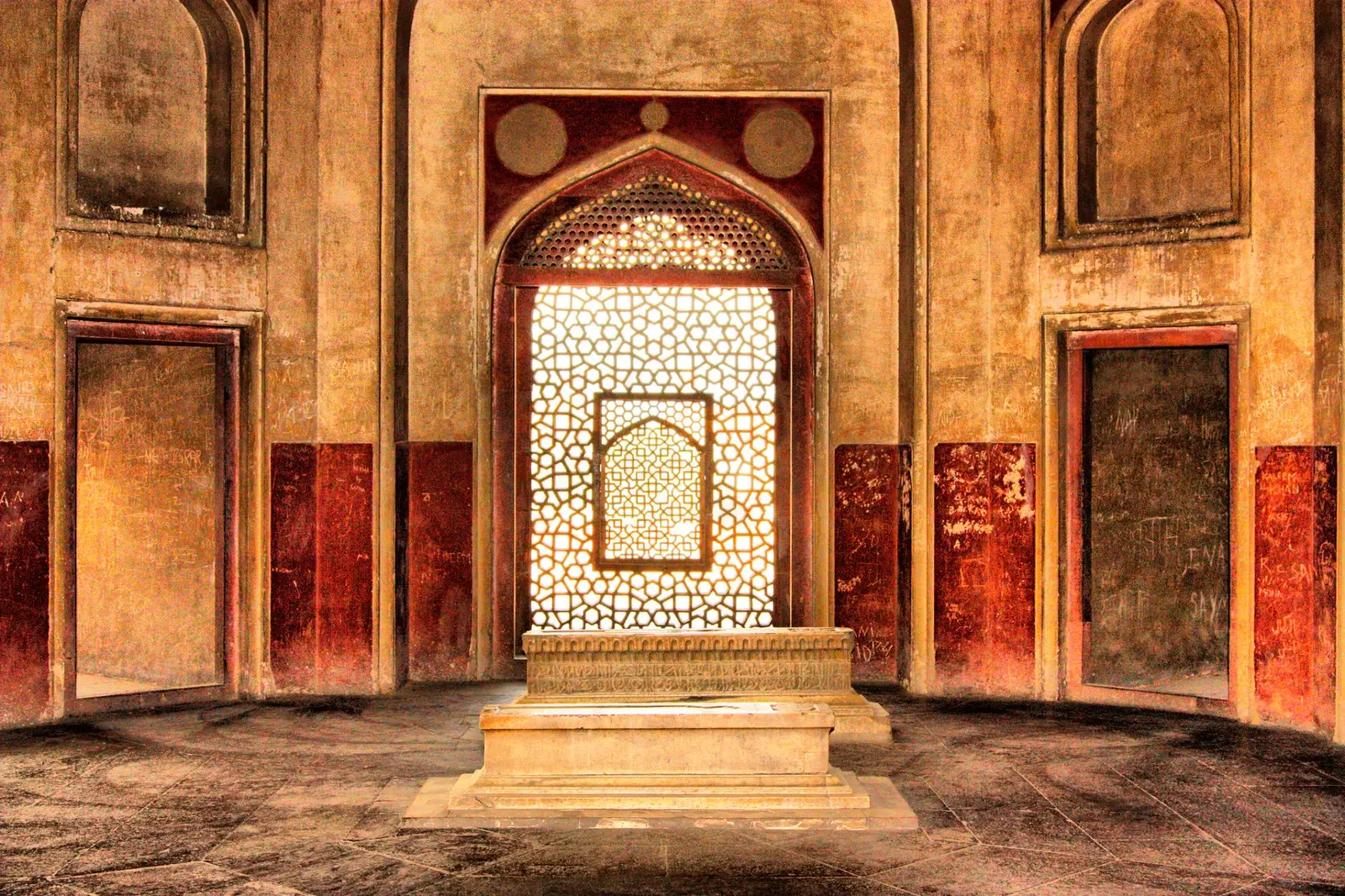 Interieur van Humayun's Tomb een duidelijk voorbeeld van Mughal-architectuur.