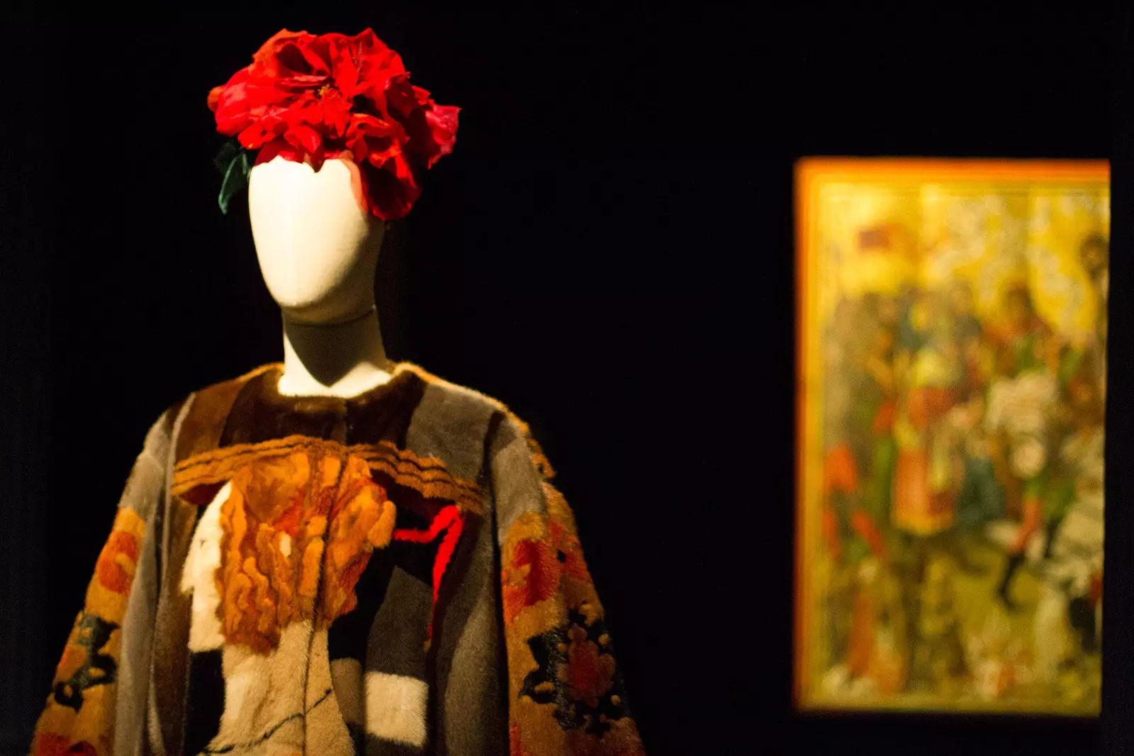 Pameran potret dan haute couture Dolce Gabbana di galeri Nicols Corts di Madrid