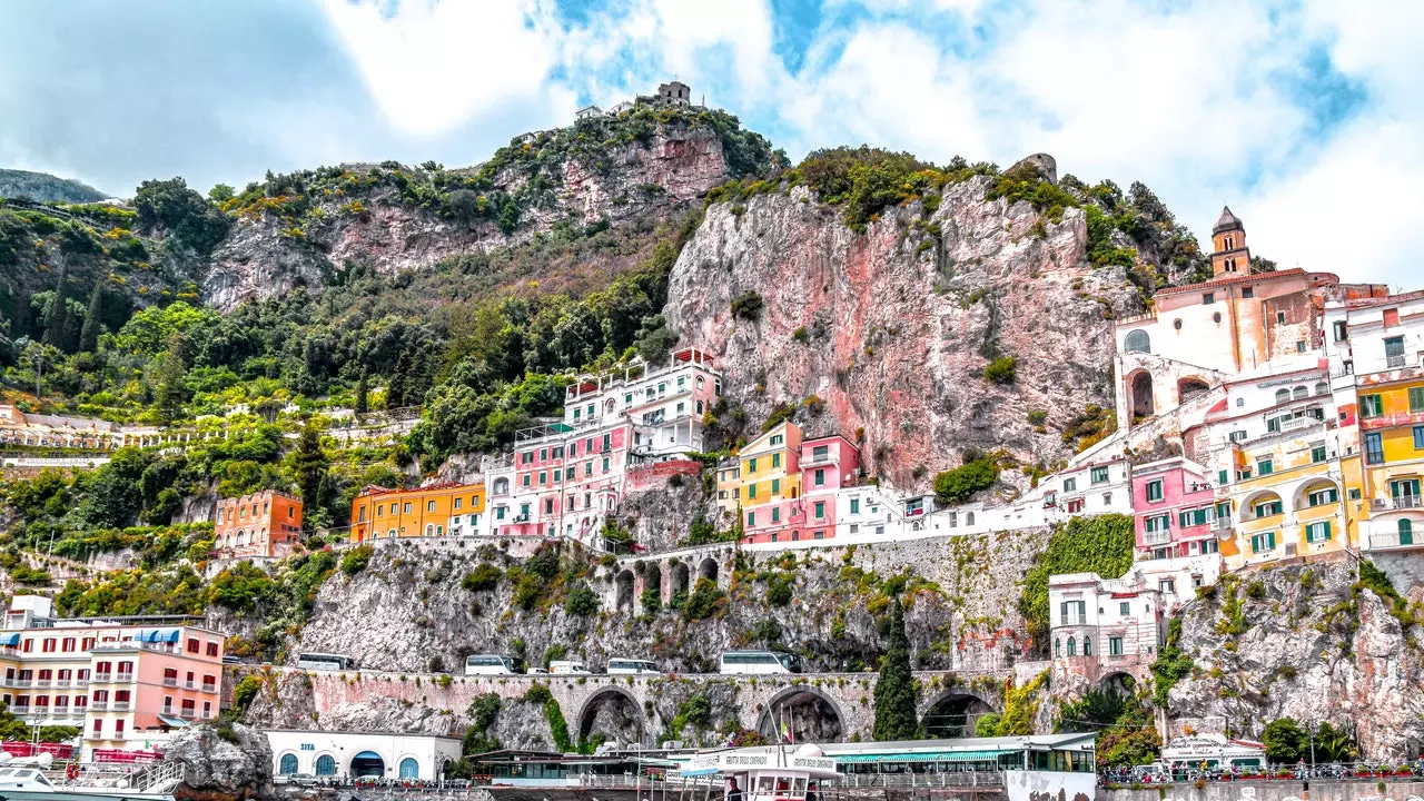 Bờ biển Amalfi hạn chế tiếp cận du khách để tránh tắc đường