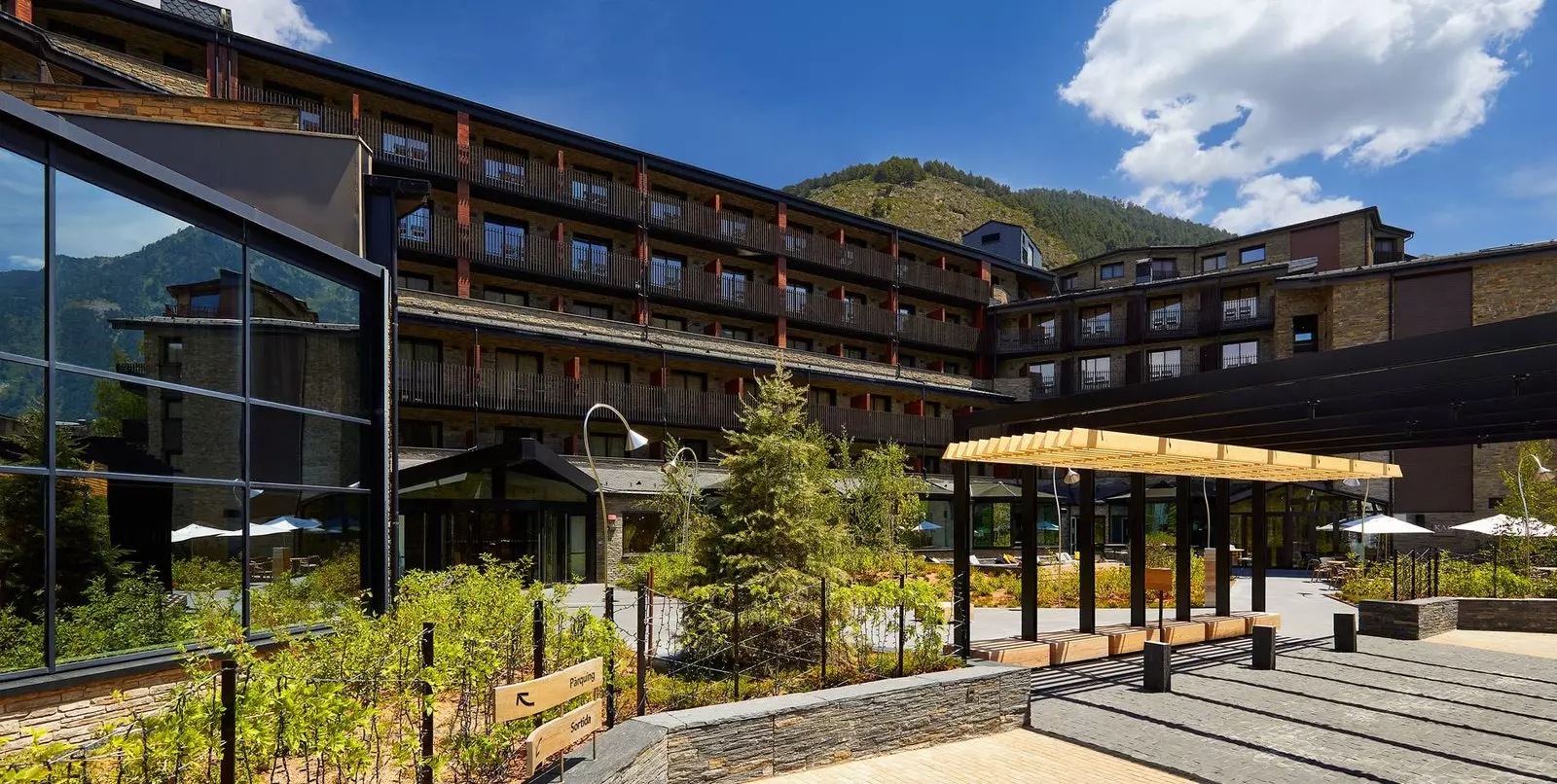 Park Piolets Mountain Hotel Biashara