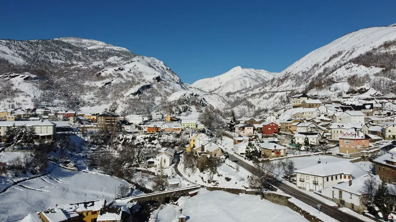 Snježna sela s razglednica u dolini Laciana (León)