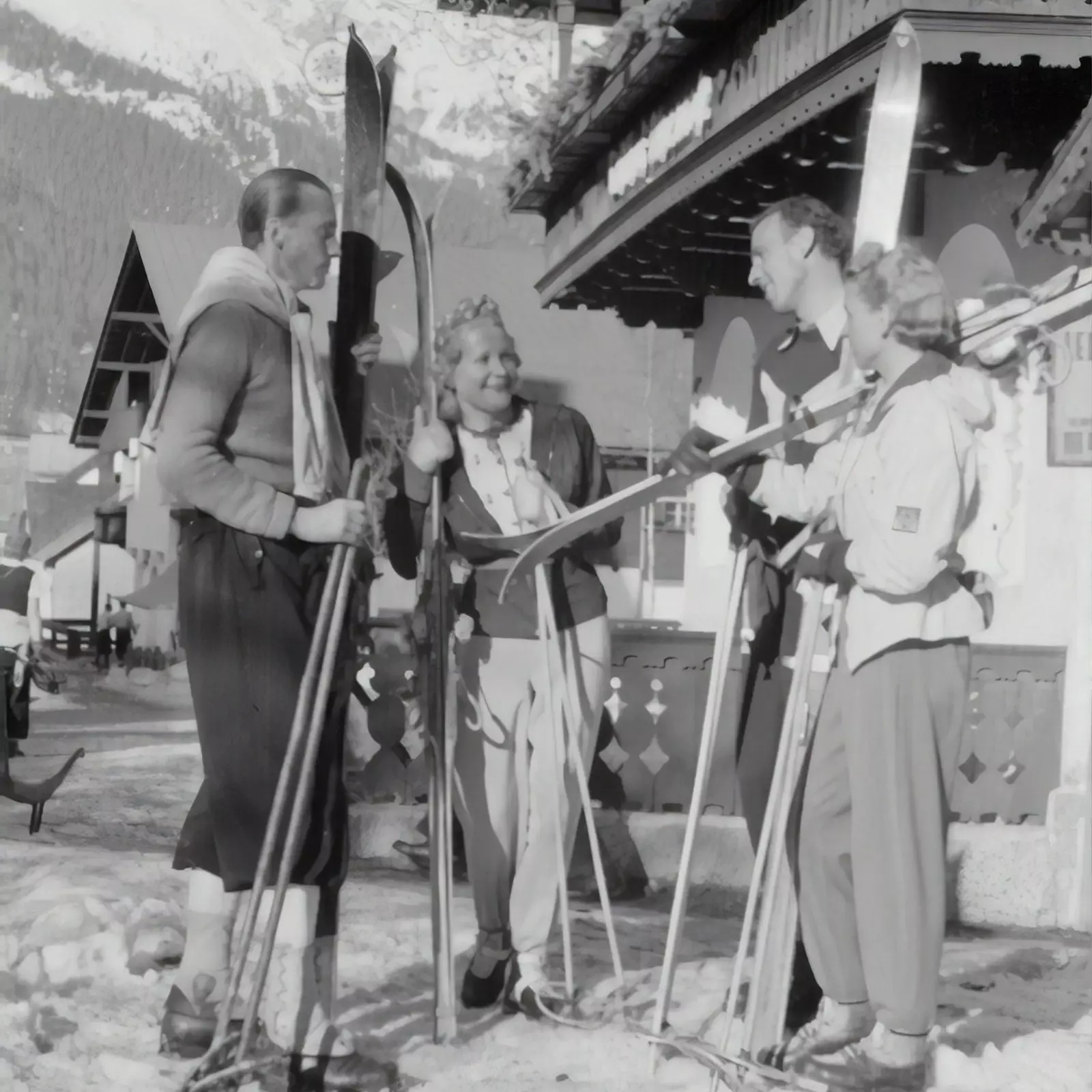 Gammelt vintagefoto af skiløbere i Østrig