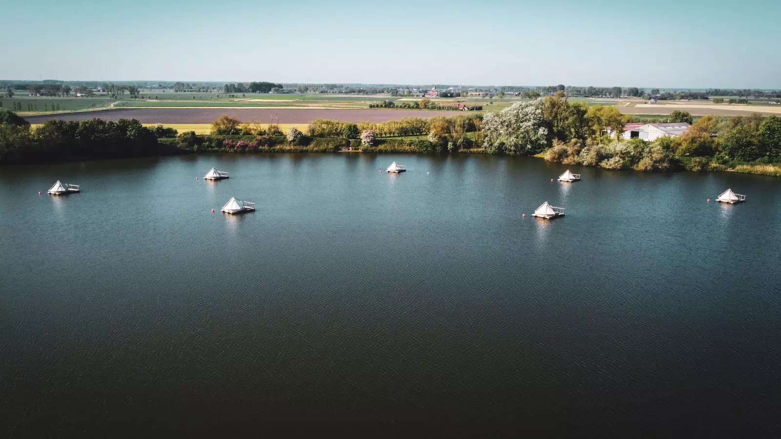 Vlotkamp-telttoihin pääsee vain kanootilla.