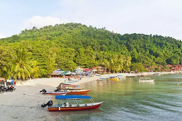 Perhentian kristal berraklığında suların cennet gibi bir ortamı