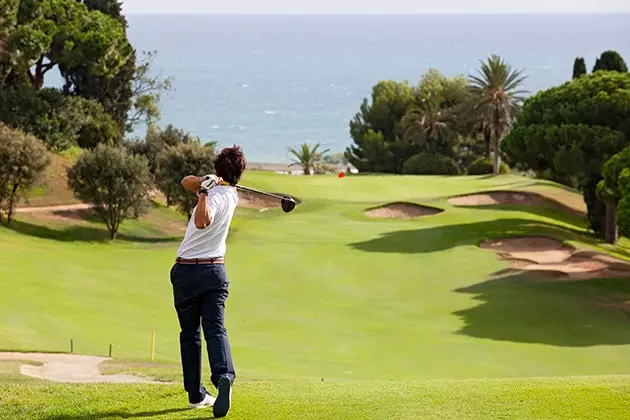 Æfðu uppáhaldsíþróttina þína með útsýni yfir Miðjarðarhafið í Llavaneres golfklúbbnum