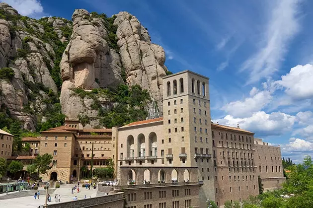 Dê uma olhada no mundo do imponente mosteiro de Montserrat.