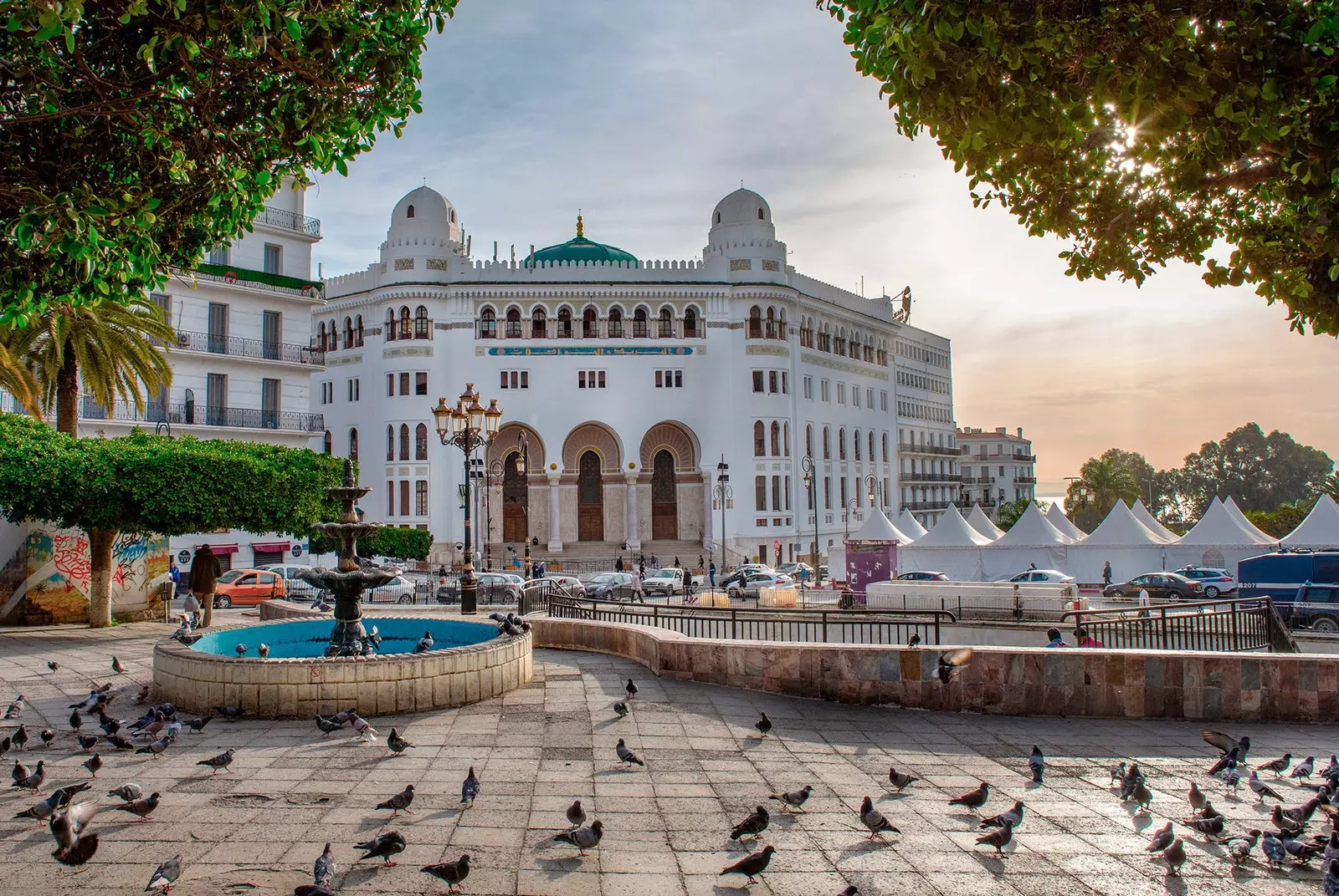 Balcon miteux d'Alger sur la Méditerranée