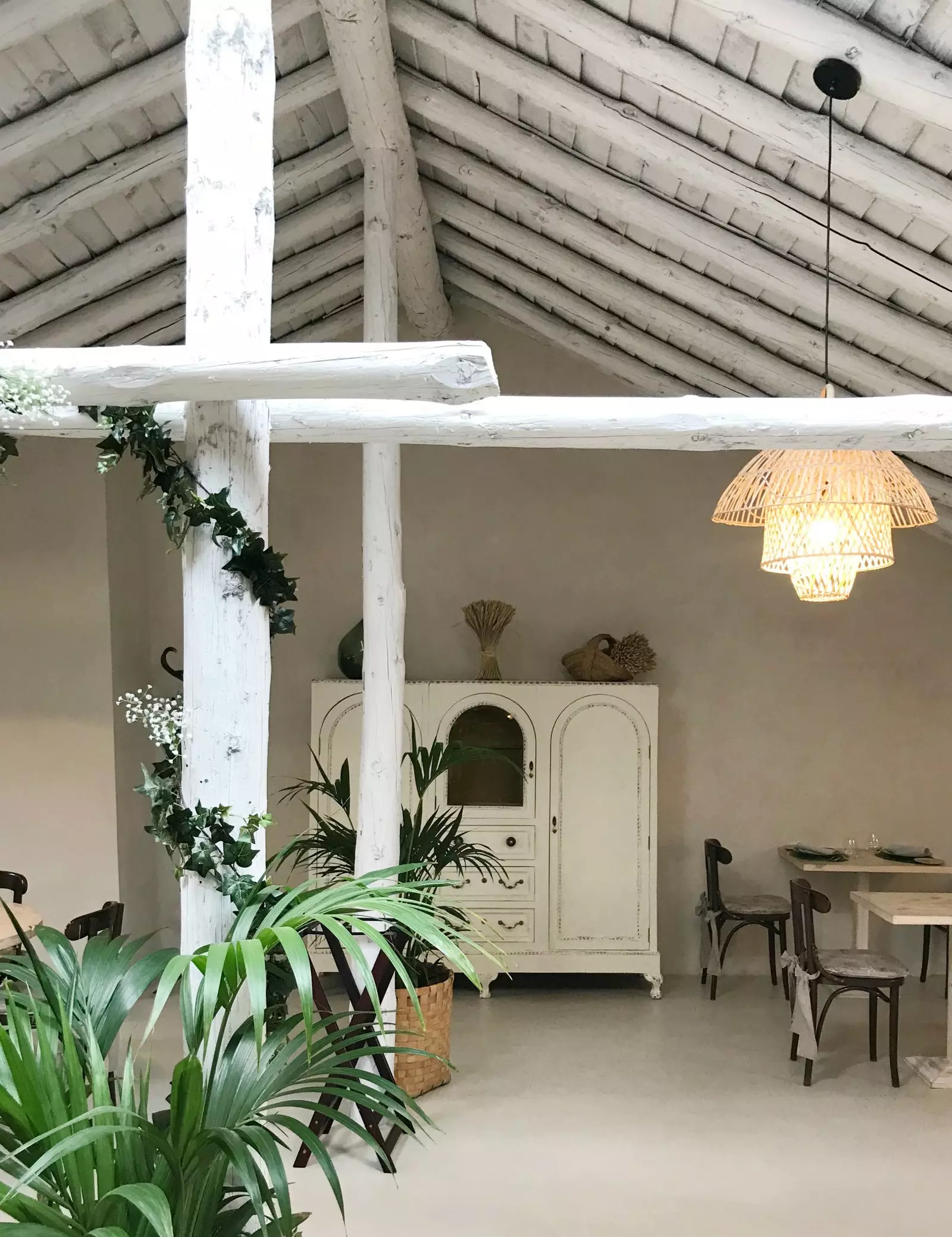 Tại Casa Elena, thiết kế nội thất mang lại cảm giác thoải mái và trang nhã như các món ăn truyền thống của nơi đây.