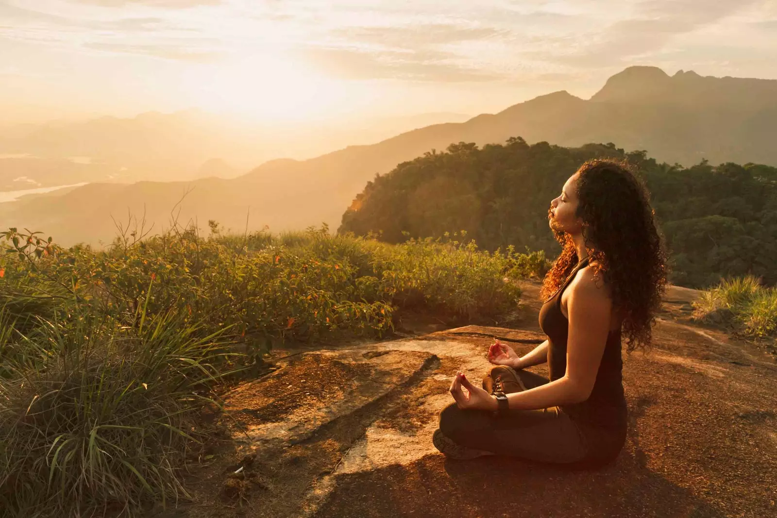 gadis bermeditasi