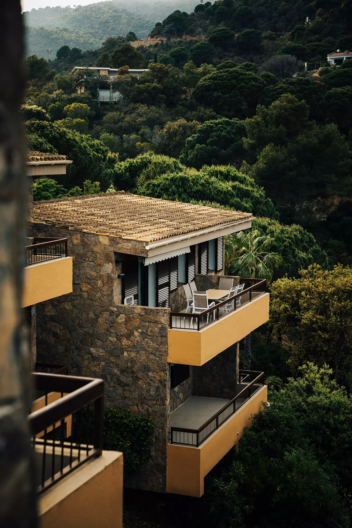 Exterior de um alojamento no resort Pola Giverola na Costa Brava.