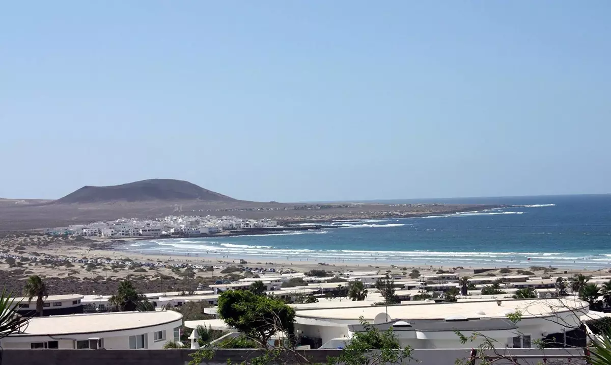 Bangalôs na Praia de Famara.