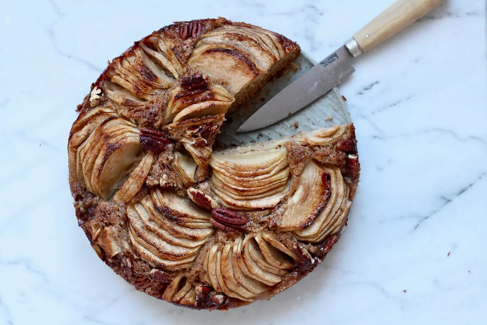 Honey apple and walnut cake recipe