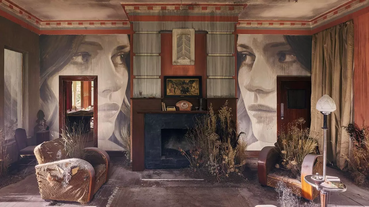 Urban art takes over this abandoned mansion that you can visit!