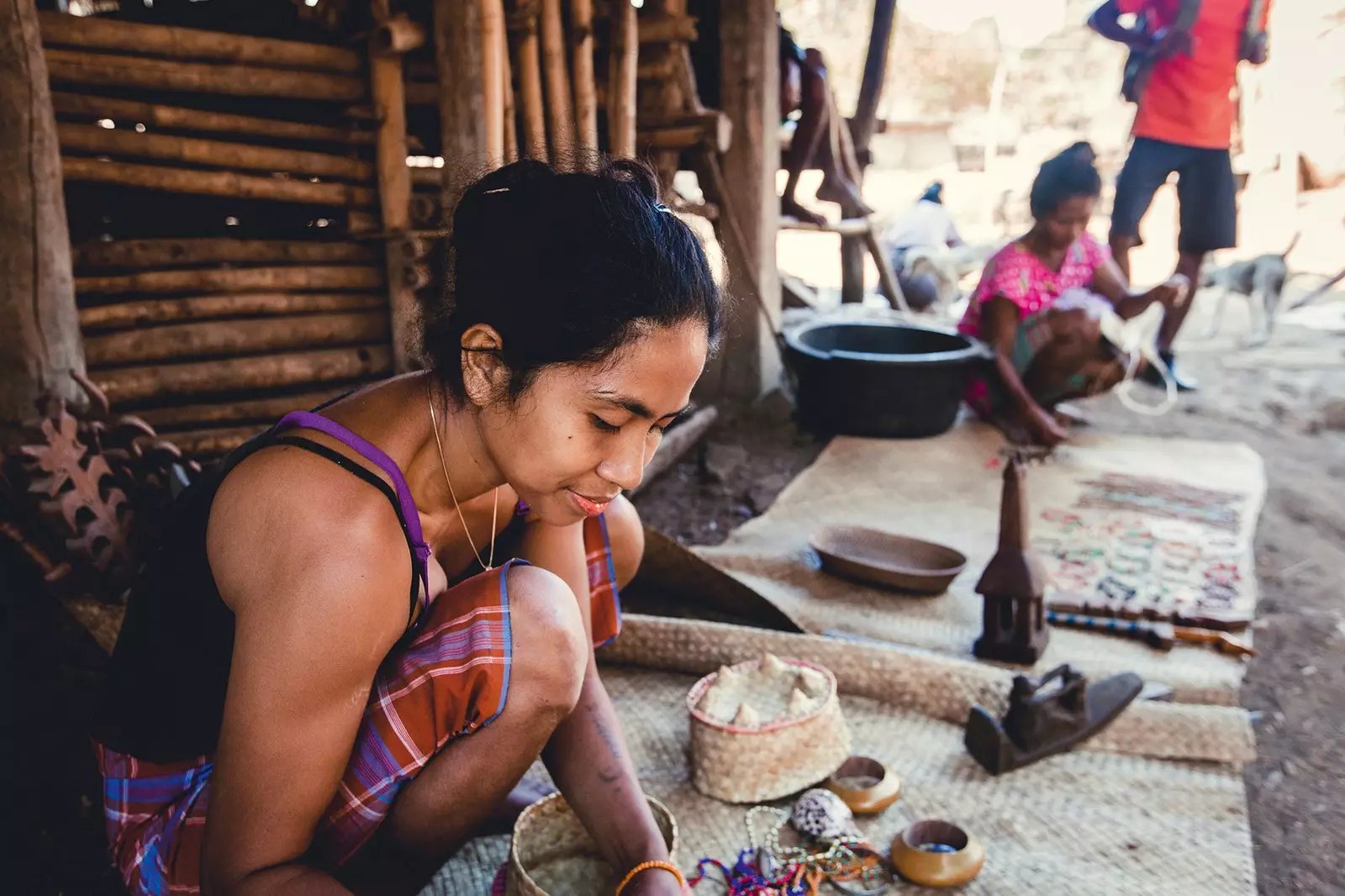 Rokodelka v Watukarere Sumba