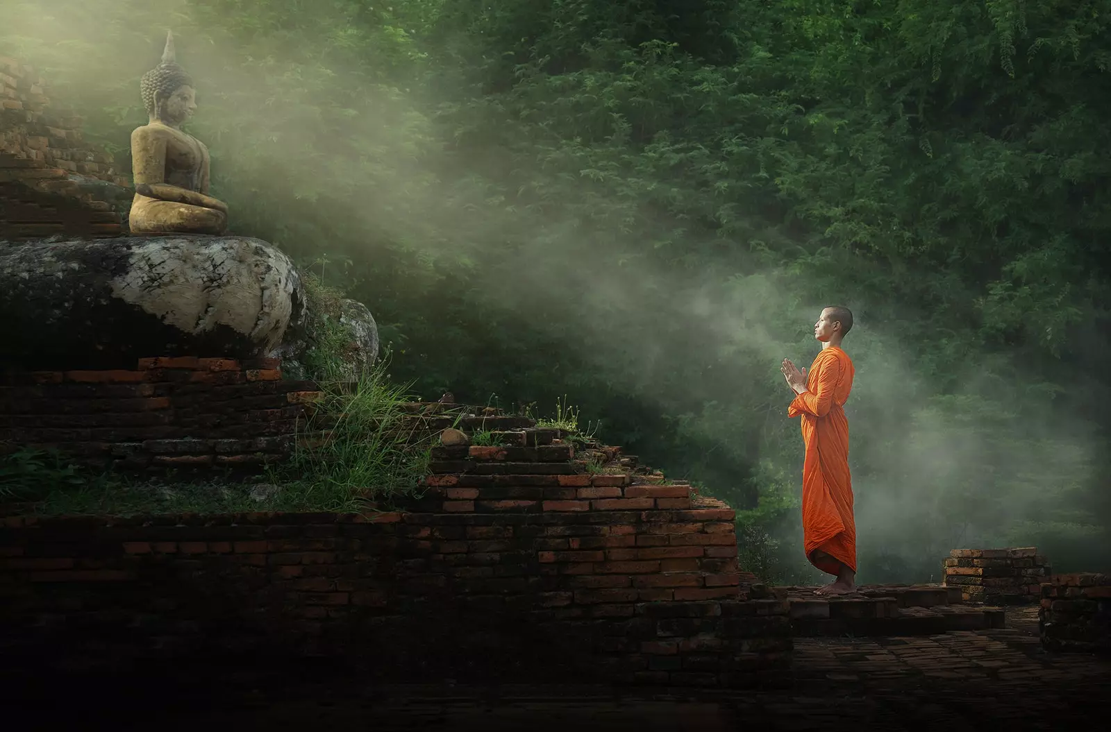 Spiritualität überflutet Ayutthaya