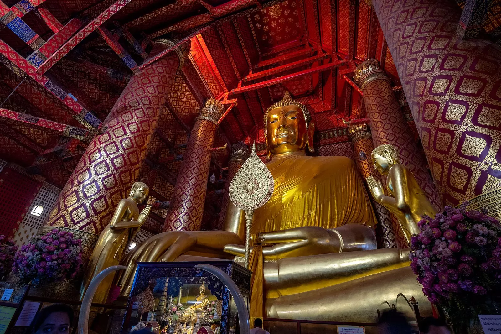 Den högsta gyllene Buddha i Thailand är den vid Wat Phanan Choeng