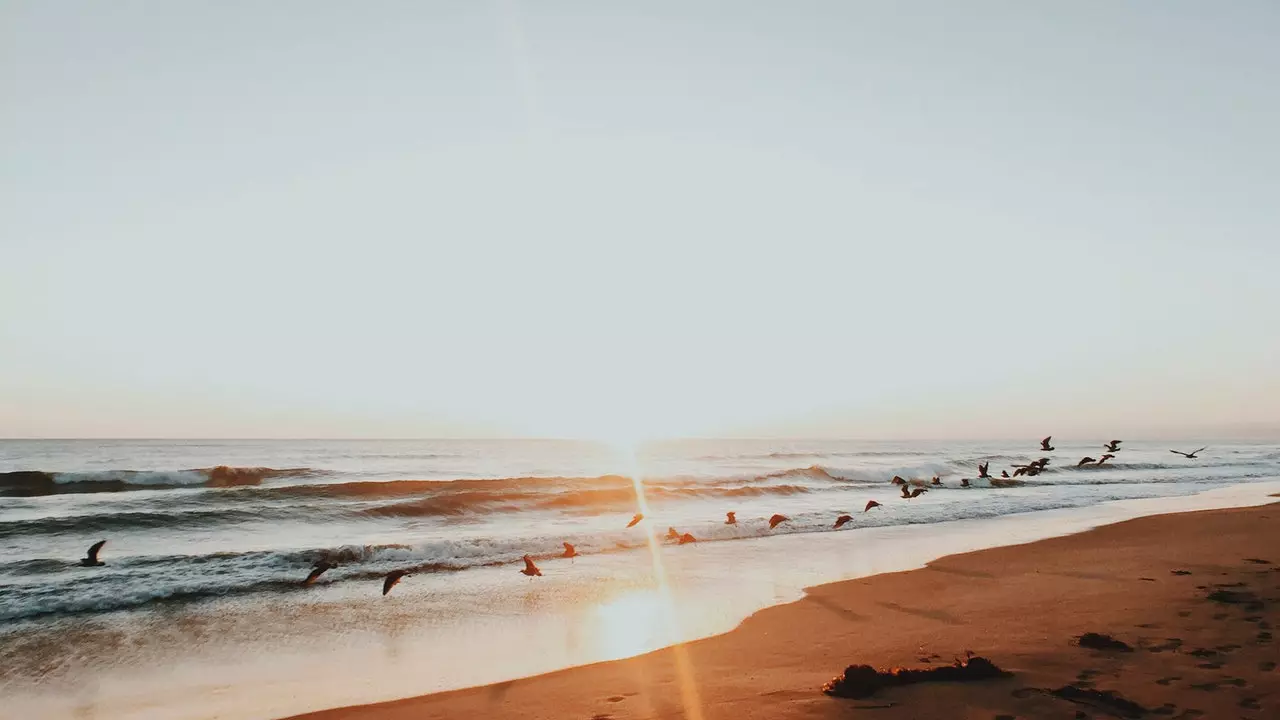 Pantai Sepanyol di mana untuk melihat matahari terbenam yang sempurna