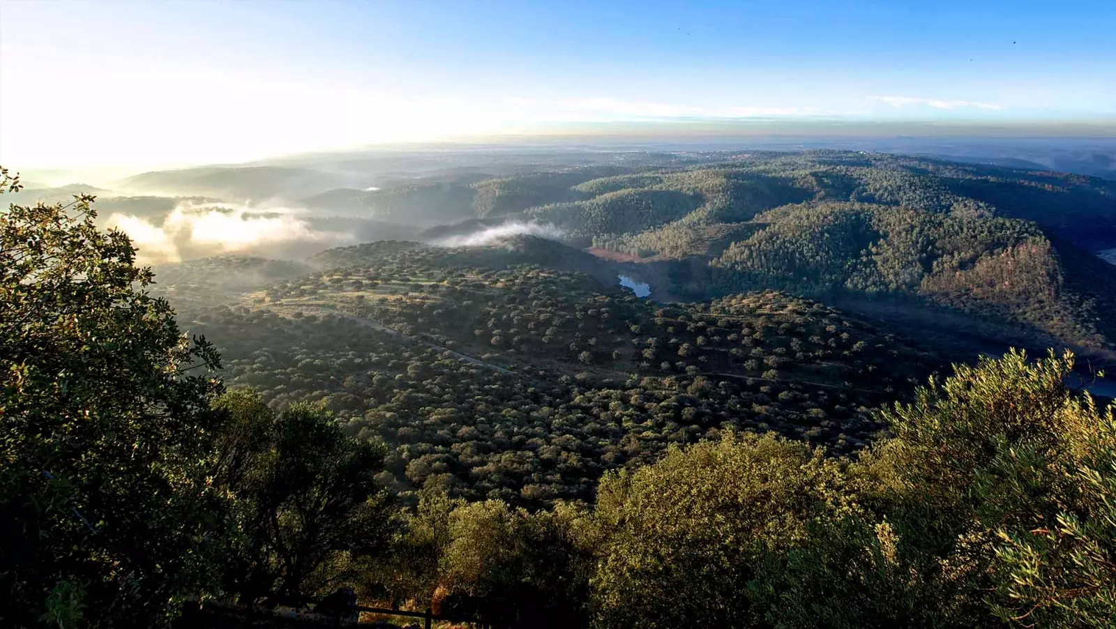 jua la jua la panorama ya monfrague