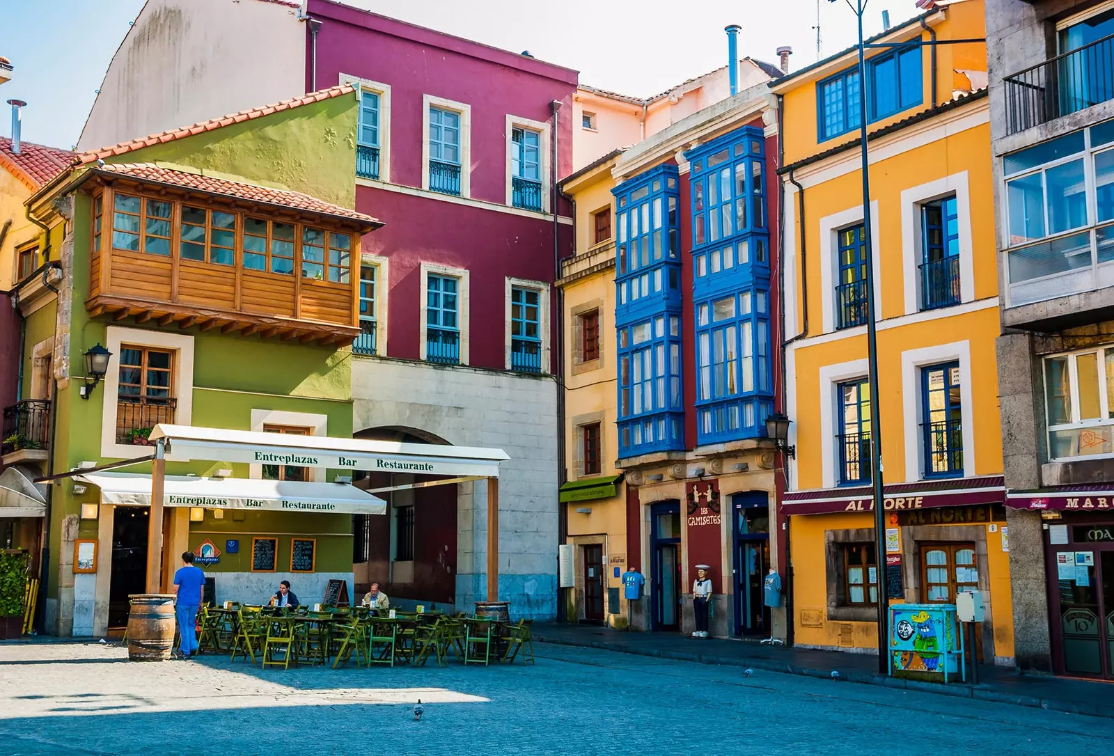 Nga Gijón në Avils një rrugë me makinë përgjatë bregut të Asturias