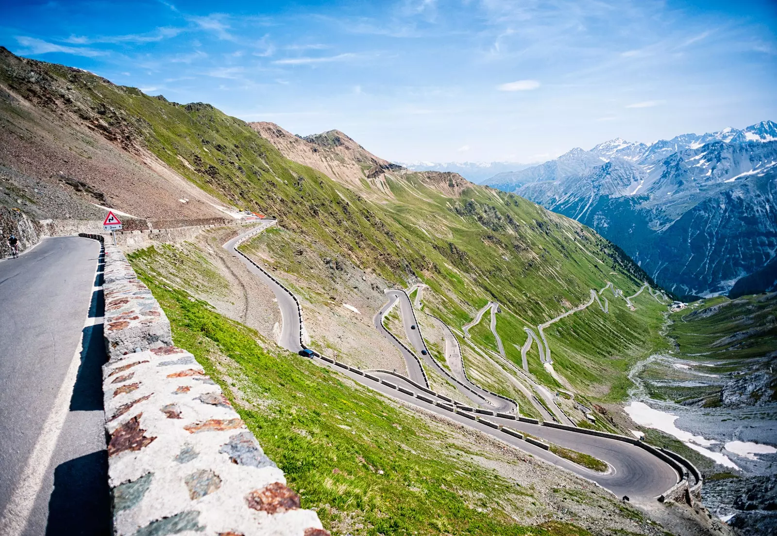 A route through the more than 80 curves of the Stelvio Pass