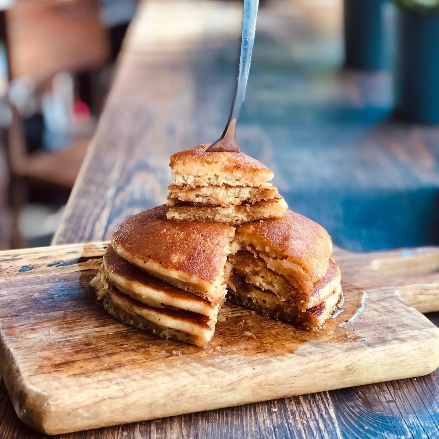 pannkakstorn med sirap