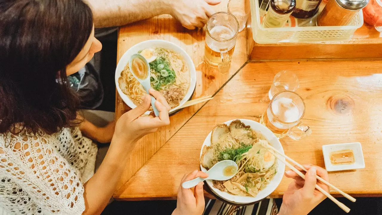 Lonely Gourmets فصل 1: Not Without My Ramen