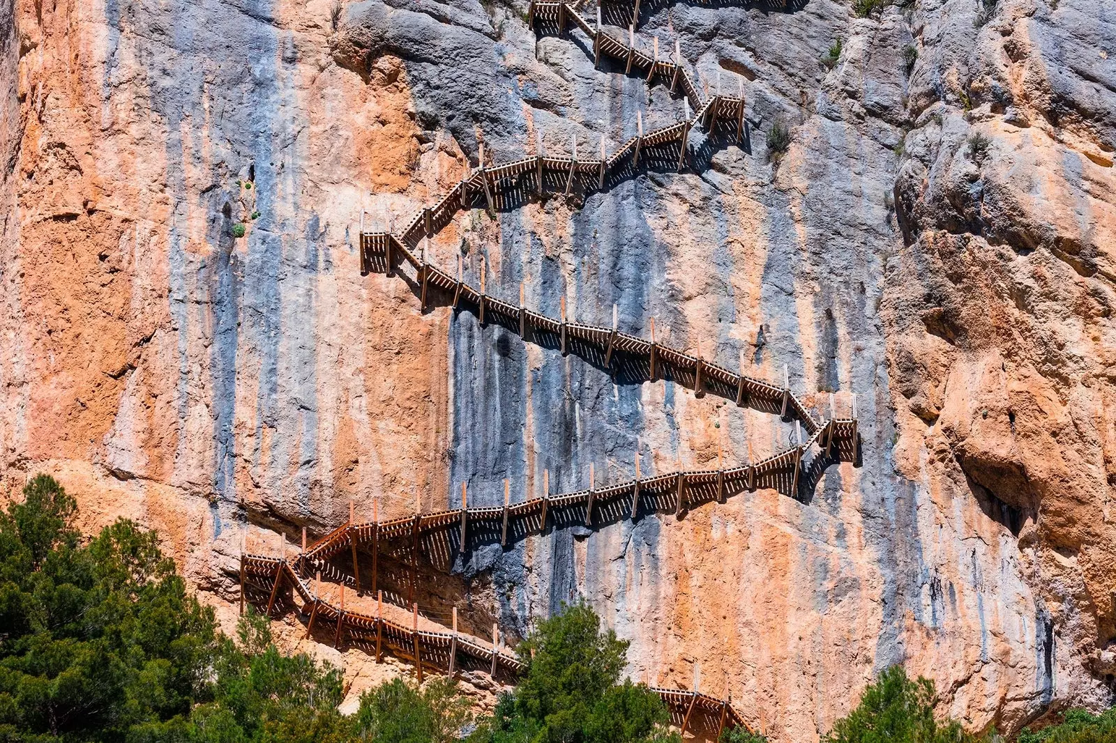 Montfalcó footbridges over the Noguera Ribagorzana river