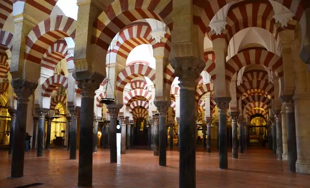 Dentro da mesquita