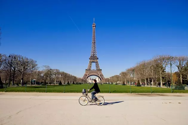 By bike in Paris