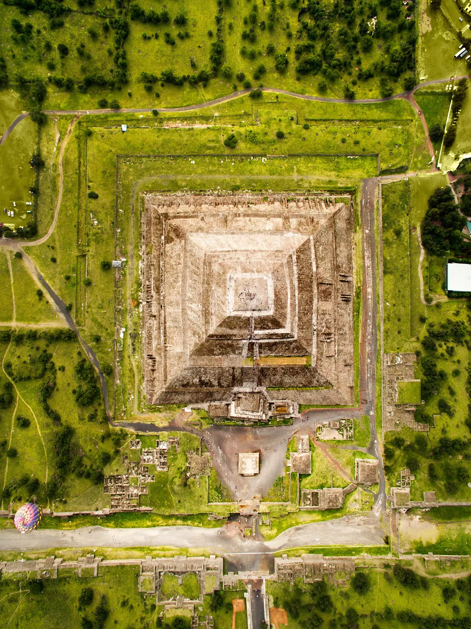 Letecký pohled na pyramidu Slunce v Teotihuacánu