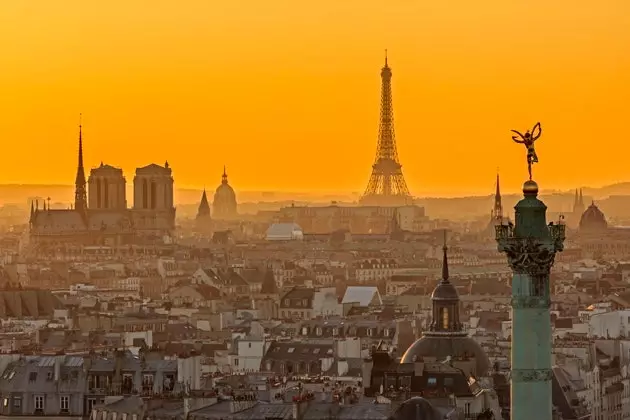 De Eiffeltoren naakt de beste perspectieven van de ijzeren dame