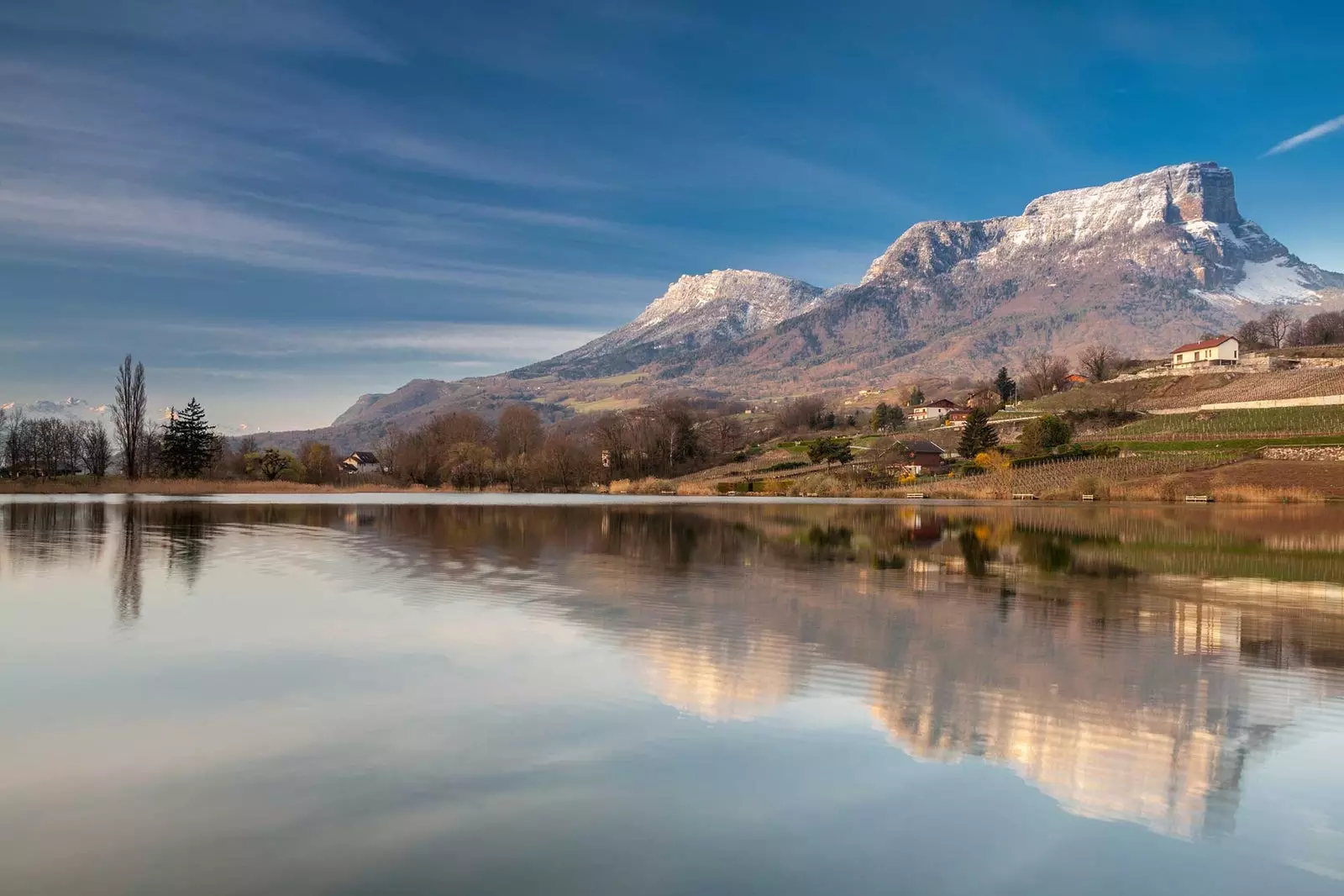 Jezero Saint Andr vedle Mount Granier v Les Marches