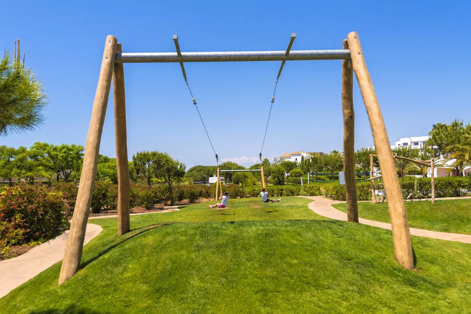 Garis zip cocok untuk anak-anak di hotel keluarga Fuerte el Rompido di Huelva.