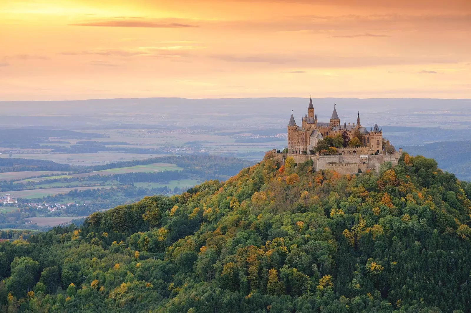 Hohenzollern ရဲတိုက်အပြင် BadenWürttemberg